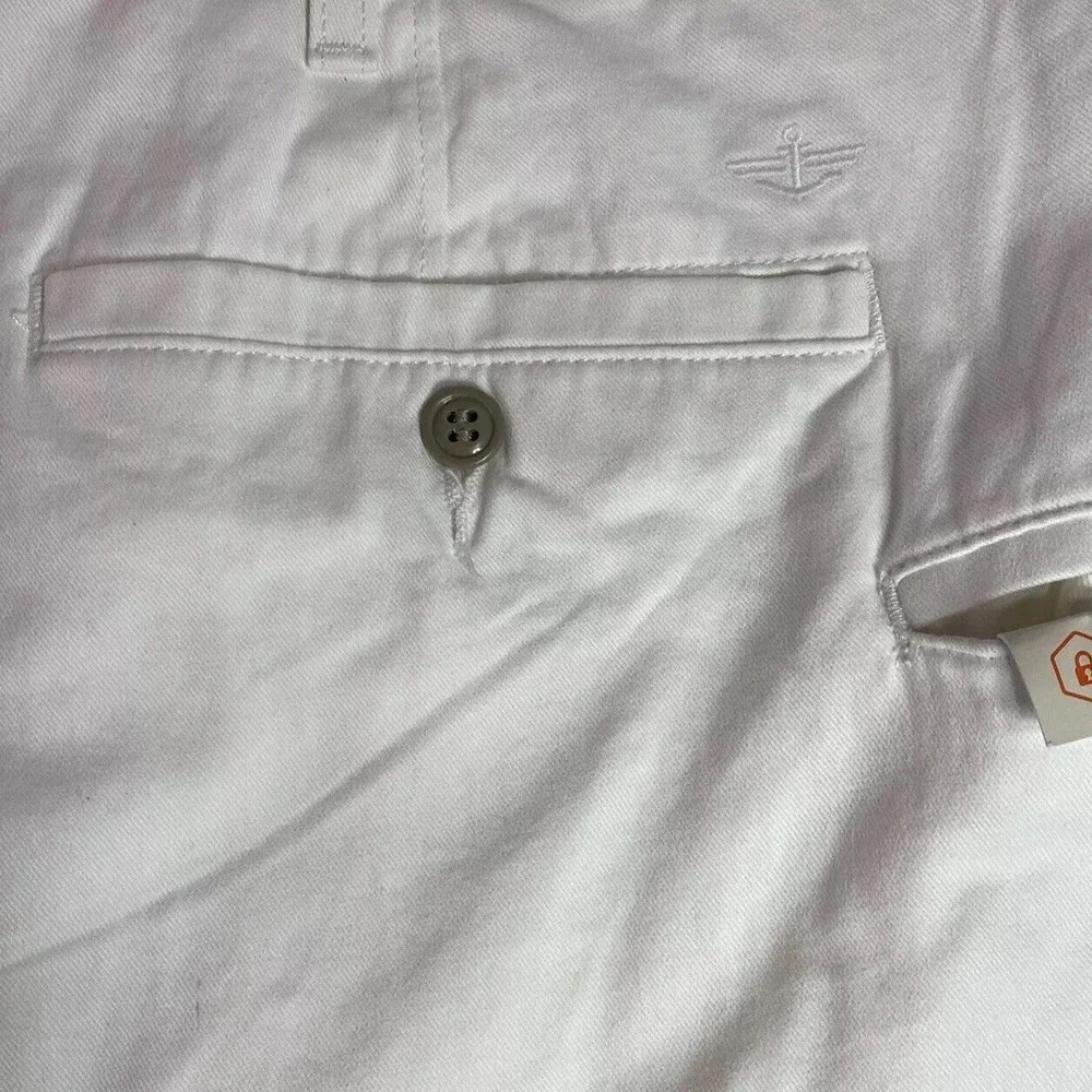 Dockers Shorts Classic Fit Cream Size 44 X 10”‎ Side Security Pocket Flat Front